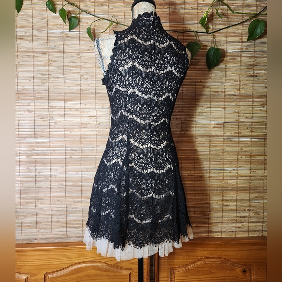 Gothic Feel Black Lace Midi Dress - Picture 4 of 9